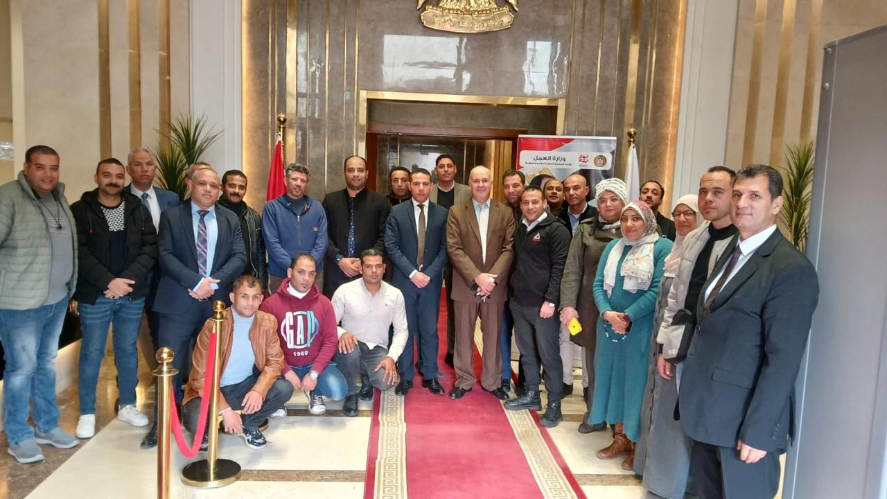 وزير القوى العامله 